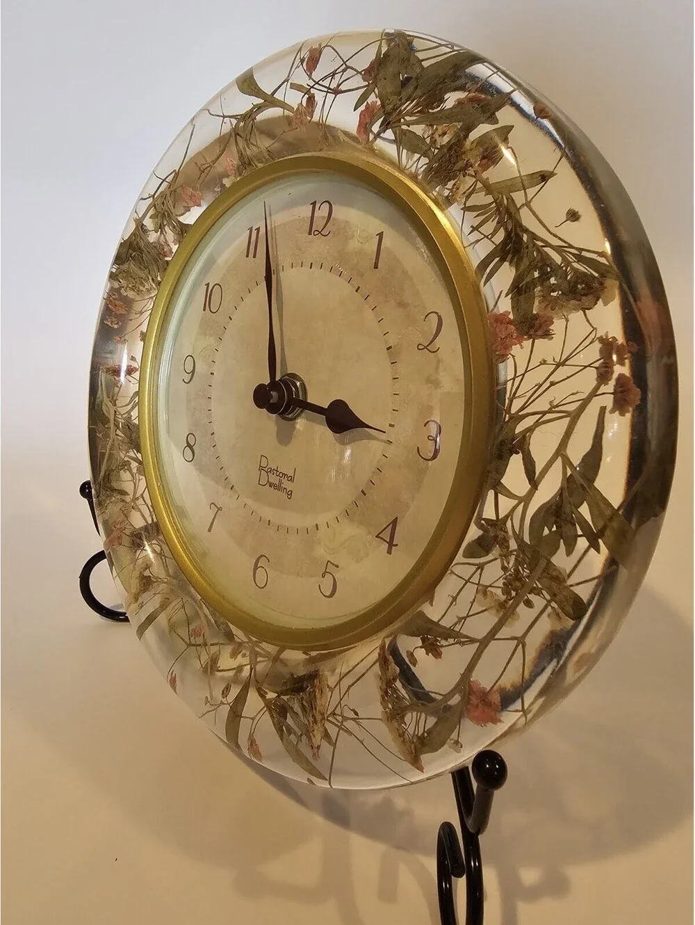 Vintage Pastoral Dwelling Quartz Wall Clock‎ Acrylic Resin Lucite Dried Flowers